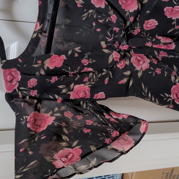 Dynamite Flower Blouse in XS - Picture 7 of 7